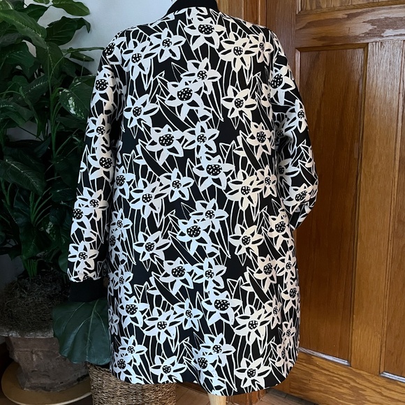 ASOS Silky Swing Trapeze Short Coat Jacket Spring Black White Floral Size 6 - Picture 3 of 10